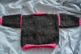Gilet noir et rose 6 mois tricoté à la main