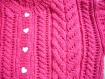 Veste rose tricotée main pour bébé taille 6 mois
