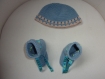 Ensemble bébé gilet-bonnet-chaussons bleu et beige en laine