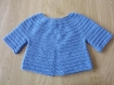 Gilet bébé bleu au crochet