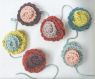 Guirlande de fleurs en crochet
