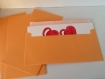 Carte 'coeurs rouges' avec son enveloppe.