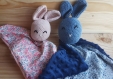 Doudou lapin et liberty//doudou personnalisable // lapin bleu// cadeau de naissance// liberty bleu// crochet// coton//