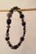 Au choix : bracelet 1 tour en perles de papier recyclé taupe et noir, longueur 20cm. 