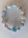 Au choix : bracelet 1 tour en perles de papier recyclé blanc bleuté, longueur environ 20cm . 