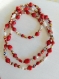Sautoir en perles de papier recyclé rouge blanc et or longueur  116cm.