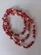 	parure  composée d’un sautoir de 112cm en perles de papier recyclé rouge et blanc et de boutons de manchette en papier recyclé rouge et blanc. modèles uniques, fabriqués à la main.