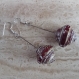 Boucles d’oreilles pendantes en papier recyclé marron, blanc et or, support en métal argenté. pendants pour oreilles percées longueur totale 7 cm