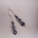 Boucles d’oreilles pendantes en papier recyclé bleu et blanc, support en métal argenté. pendants pour oreilles percées longueur totale 6.5 cm
