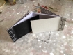 Grands carnets (2 exemplaires) 10/19 cm à couverture rigide (réalisé avec du skivertex), collection noir sur blanc et blanc sur noir