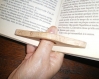 Gadget permettant de tenir un livre ouvert 