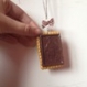 Collier gateau au chocolat lu en fimo (fait mains) 