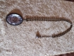 Colliers sur les longues chaînes. cabochon en dentelle sous verre. décoré en métal antique.