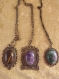 Collier sur chaîne et pendentif en pierres semi-précieuses. charoïte, fluorite, oeil de tigre.
