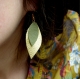 Boucles d'oreilles en cuir* feuillage* cuir* olive/ or