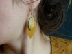 Boucles d'oreilles en cuir* feuillage* cuir* jaune pêche/ doré