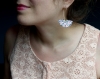 Boucles d'oreilles éventails* dessinées main* motifs floraux* noir/ rose