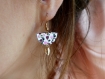 Boucles d'oreilles dessinées à la main* demi-lune* mini* fleurs roses
