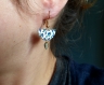 Boucles d'oreilles dessinées à la main* demi-lune* mini* liberty bleu