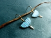 Boucles d'oreilles dessinées à la main* demi-lune* mini* rayures bleues