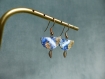 Boucles d'oreilles dessinées à la main* demi-lune* mini* encre de chine bleue et feuille d'or