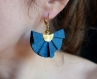 Boucles d'oreilles* eventails* cuir/ papier* bleu