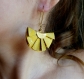 Boucles d'oreilles* eventails* cuir/ papier* jaune et doré