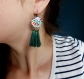 Boucles d'oreilles en plastique fou* motifs floraux* trio de pompons* vert