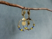 Petites créoles et perles de rocaille* bicolores bleu/ jaune* fermoir coquillage