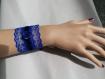 Bracelet bleu ruban pailleté bleu et sa rose solitaire