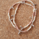 Bracelet chic et bohême avec perles rose ancien, ivoire et argentées avec breloques gouttes argentées : salmon d'eau