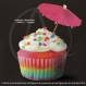 Carte postale « cupcake » illustrée d’un cupcake multicolore sur fond noir