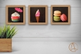 Lot de 3 affiches illustrées de gourmandises sur fond noir macaron, glace à l’italienne et cupcake