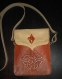 Sacoche / sac à bandoulière en cuir, motif celtique en cuir repoussé