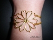 Bracelet doré avec fleur dorée 