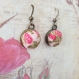 Boucles d'oreilles en tissus liberty-roses sur fond rose