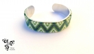 Bracelet vert et blanc en perles miyuki sur manchette - tissage peyote -