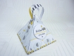 Boite à dragées thème éléphant, inspiration babyfan, blanc, jaune et gris. boite à dragées originale forme triangle personnalisable
