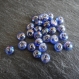 30 perles plates en verre bleu clair