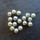 50 perles synthétiques nacrées couleur vert de gris - 9 mm