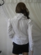Ladies white shirt with ruffles made of cotton./dames chemise blanche avec des volants en coton.