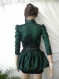 Stylish and elegant ladies jacket combination between green and blackcombinaison élégante et élégante de veste de dames entre vert et noir,