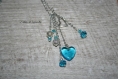 Magnifique sautoir composé d'une perle artisanale en verre en forme de coeur de couleur turquoise