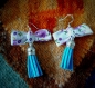 Boucles d'oreilles noeuds pendant bleu/blanc/violet