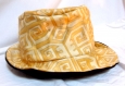 Chapeau imprimé inspiration maya, jaune doré et noir, réversible, 100% coton, original et unique