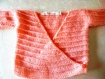 Tricot ensemble gilet cache-coeur kimono chaussons orange saumon bébé fille naissance 0-1 mois point granulé