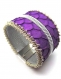 Bracelet manchette cuir de tilapia mauve ,biais à glissière et broderie de perles 