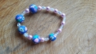 1 bracelet élastique bleu lagon fleuries et ses perla rosa et ses perles translucide