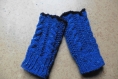 Mitaines torsadées, bleues, bordure marine 100% laine