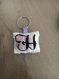 Porte clés lettre h (fleur violet clair)
